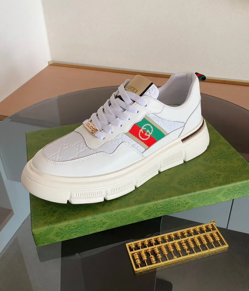Factory price 400. The new GUCCI (Gucci) is launched at the same time, new men's shoes, 😘fabrics are selected imported cowhide, lining: sheepskin lining. 👍🏿 High-end ☄️ air-cushion molded anti-slip rubber outsole, exquisite lines, simple and elegant, comfortable and high-end for leisure travel. Code number: 38 to 44 (45 can be customized and cannot be returned or exchanged)